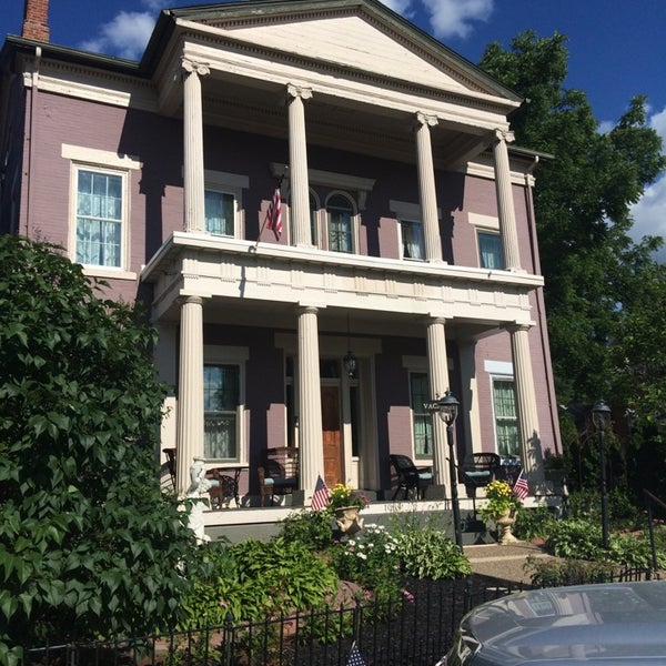 Annie Wiggins Bed & Breakfast Galena, IL