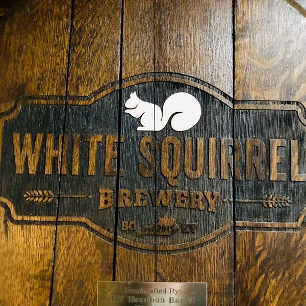 Foto tirada no(a) White Squirrel Brewery por Ryan J. em 6/13/2019