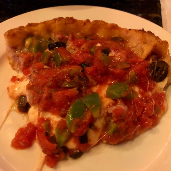 Снимок сделан в Pizano&#39;s Pizza пользователем Ryan J. 12/1/2019
