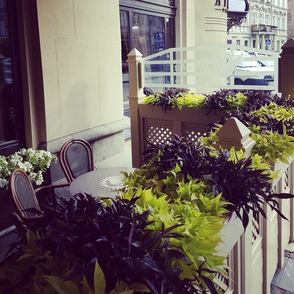 We are welcoming you to enjoy a lovely moments on our terrace of Szkocka restaurant