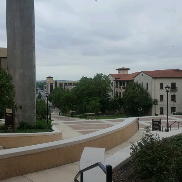 Das Foto wurde bei Texas State University von Aram Z. am 5/16/2017 aufgenommen