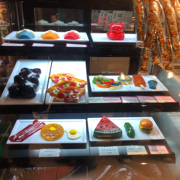 Sugar Factory Hollywood The Strip 3 tips from 424 visitors