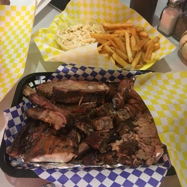 Filling Station BBQ Downtown Lee's Summit 10 tips from 265 visitors