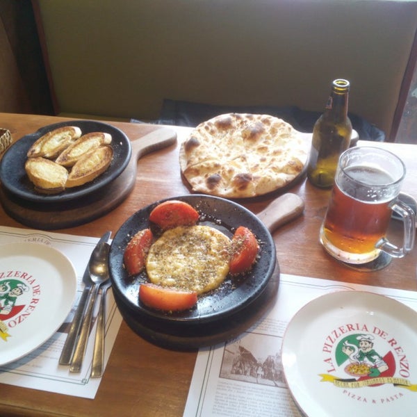 รูปภาพถ่ายที่ La Pizzeria de Renzo โดย Gustavo V. เมื่อ 5/2/2015