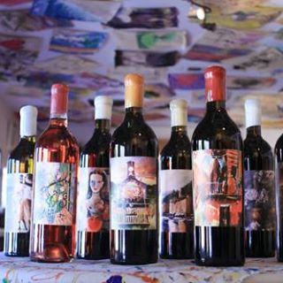 1/26/2016 tarihinde Artiste Winery &amp; Tasting Studio in Los Olivosziyaretçi tarafından Artiste Winery &amp; Tasting Studio in Los Olivos'de çekilen fotoğraf