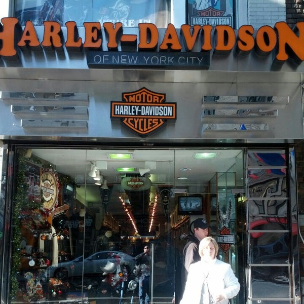 Снимок сделан в Harley-Davidson of NYC пользователем Jeff W. 11/23/2012