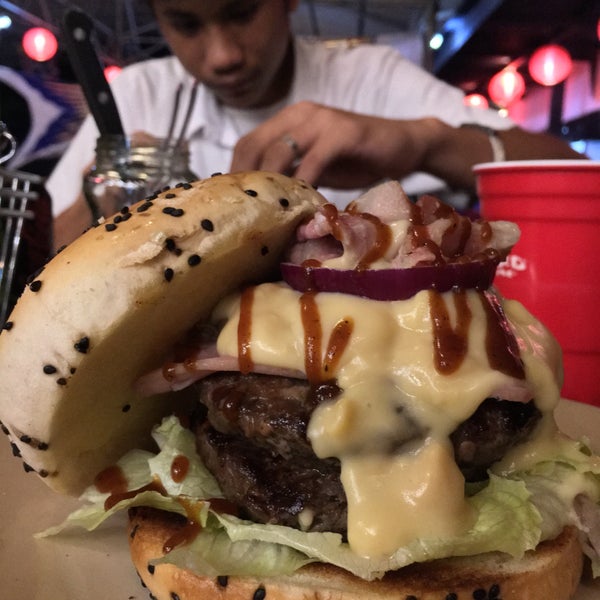 Foto tomada en Backyard Burgers  por Mie E. el 2/6/2017