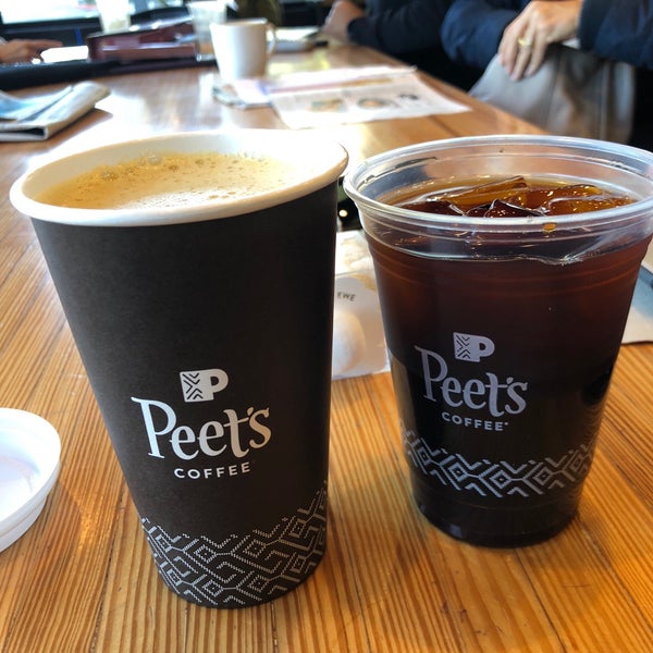Photo taken at Peet&#39;s Coffee &amp; Tea by Esther on 3/25/2018