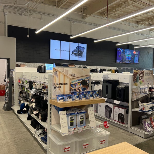 Office Depot MidCity West'de Ofis Malzemeleri Mağazası