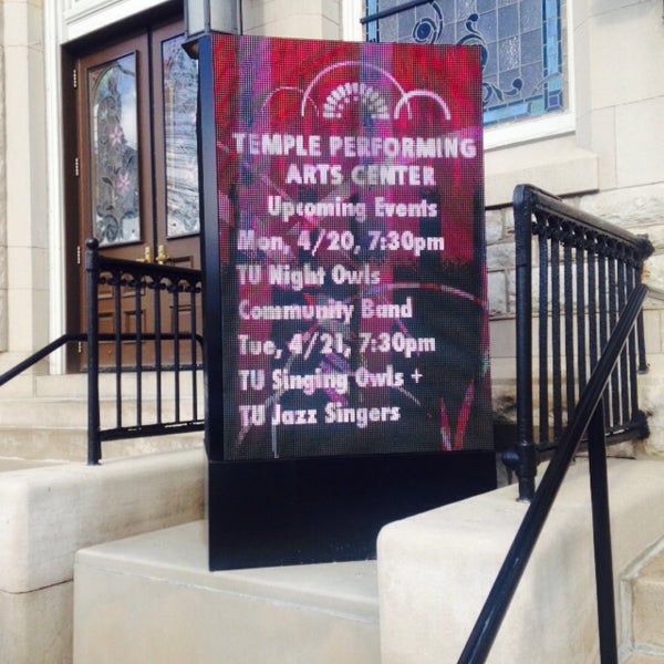 รูปภาพถ่ายที่ Temple Performing Arts Center โดย Laurie A. เมื่อ 4/20/2015