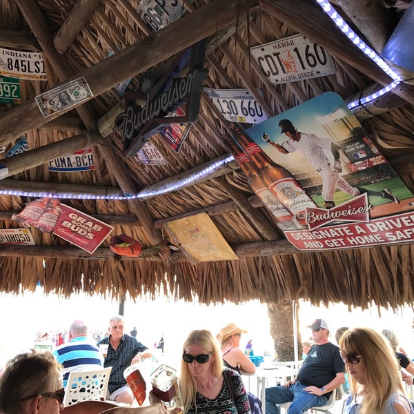 4/14/2017 tarihinde Rusty P.ziyaretçi tarafından Mangos Restaurant and Tiki Bar'de çekilen fotoğraf