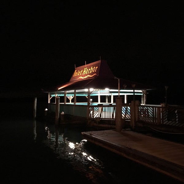 3/26/2016 tarihinde Rusty P.ziyaretçi tarafından Inlet Harbor Restaurant, Marina &amp; Gift Shop'de çekilen fotoğraf