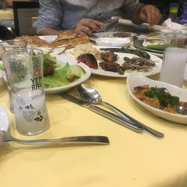 Das Foto wurde bei Kazan Restaurant Konyaaltı von Nusret S. am 10/31/2020 aufgenommen