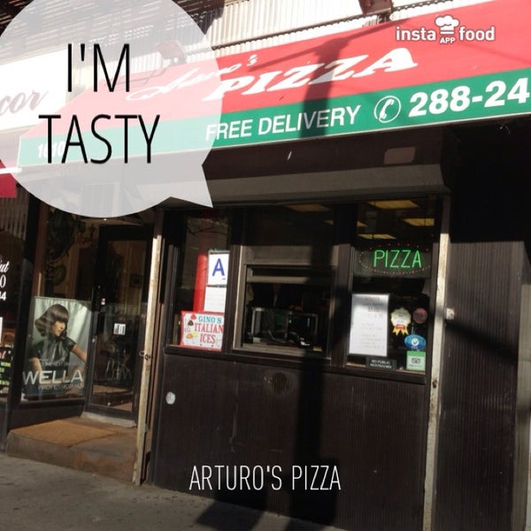 Foto scattata a Arturo&#39;s Pizza da Arthur H. il 5/27/2013