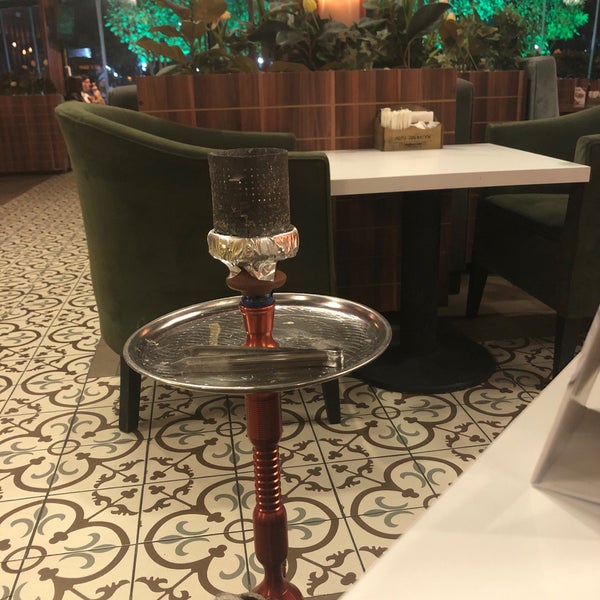 Das Foto wurde bei Ab&#39;u Bahreyn Nargile Cafe von SrKn am 7/8/2019 aufgenommen