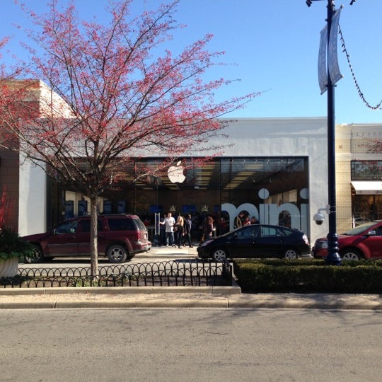 Apple Easton Town Center 4210 The Strand