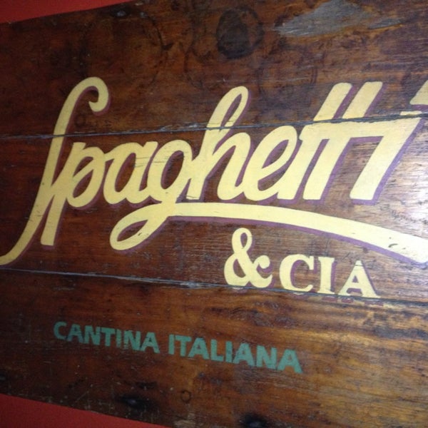 รูปภาพถ่ายที่ Spaghetti &amp; Cia โดย Thiago R. เมื่อ 9/12/2013