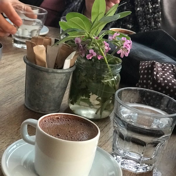Foto diambil di SWT Cafe oleh Gizem Erimşen Emir 🐆 pada 4/8/2018