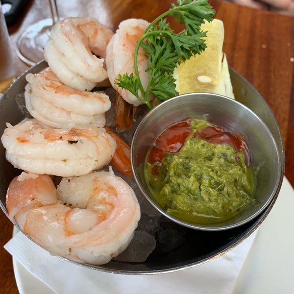 Foto diambil di The Sandbar Seafood Restaurant oleh elaine pada 8/5/2019