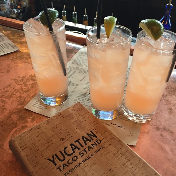 Das Foto wurde bei Yucatan Taco Stand Tequila Bar &amp; Grill von elaine am 4/4/2017 aufgenommen
