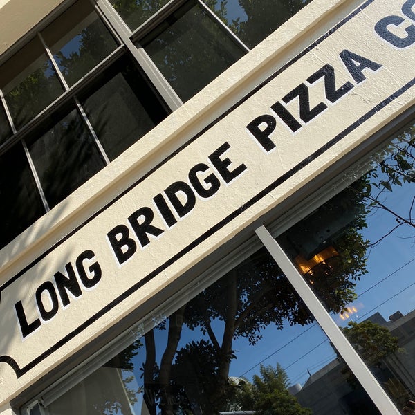 รูปภาพถ่ายที่ Long Bridge Pizza Co. โดย Jason M. เมื่อ 11/7/2019