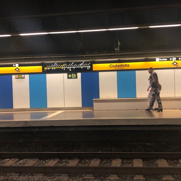 METRO Ciutadella Vila Olímpica Metro Station in La Vila Olimpica