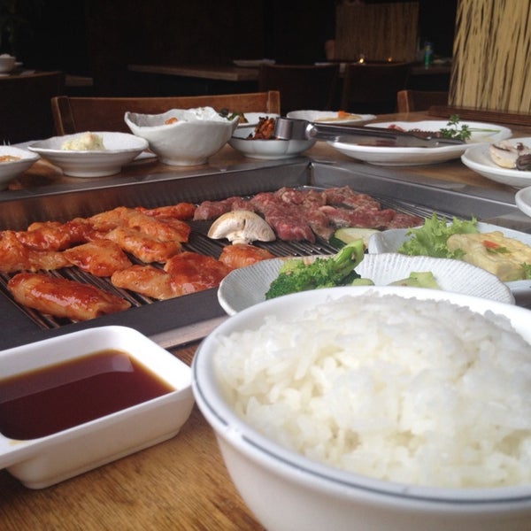 Das Foto wurde bei Wharo Korean BBQ von ᴡ E. am 4/26/2014 aufgenommen
