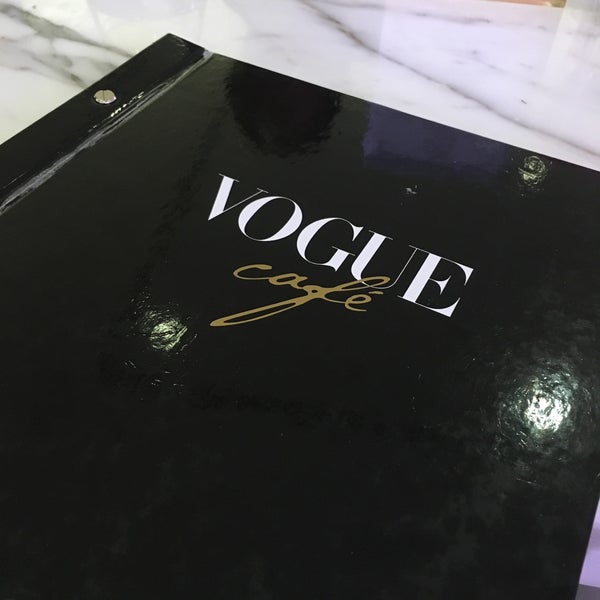 Foto tirada no(a) Vogue Cafe por AA A. em 3/20/2016