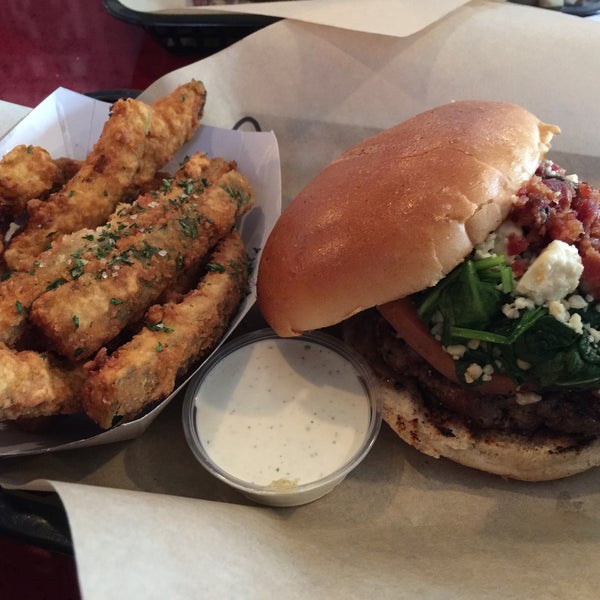 2/7/2015にBriana R.がG Burgerで撮った写真