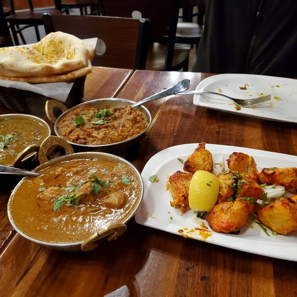 Foto scattata a Curry Leaf Restaurant da Christian F. il 11/27/2019