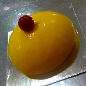Postre Erótico: "Pasión dulce" (Bizcocho, esponjosidad de fruta de la pasión y pera caramelizada) - Precio: 2 €