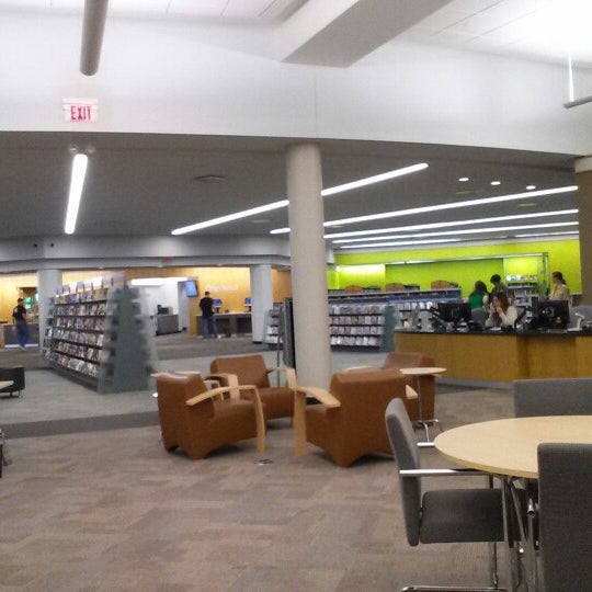 Foto tirada no(a) Vernon Area Public Library por Brian K. em 6/1/2013