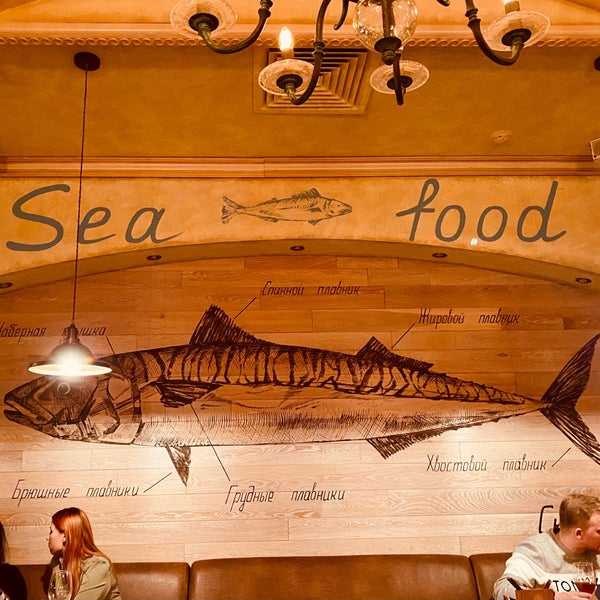 Foto diambil di Seafoodbar &quot;Рыба и Крабы&quot; oleh J P. pada 12/25/2020