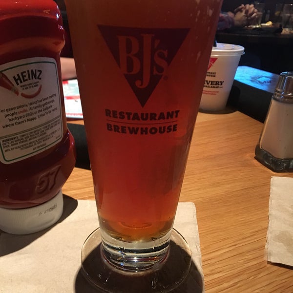 Photo taken at BJ&#39;s Restaurant &amp; Brewhouse by Heath W. on 6/22/2018