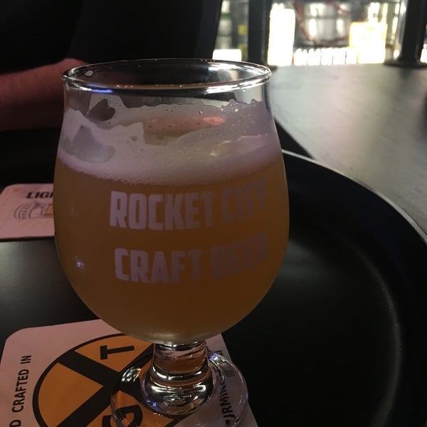 4/12/2019 tarihinde Heath W.ziyaretçi tarafından Rocket City Craft Beer'de çekilen fotoğraf