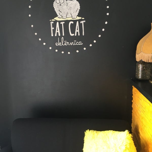 Foto diambil di FAT CAT eklērnīca oleh Ieva pada 6/8/2017