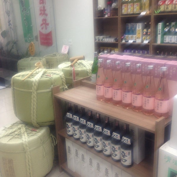 Foto scattata a Adega de Sake | 酒蔵 da Deborah L. il 5/24/2014