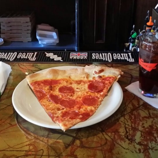 Photo taken at Luigi&#39;s City Pizza by Vic V. on 5/7/2014