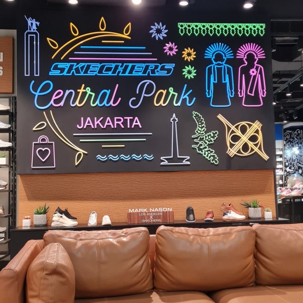 Skechers Grogol Petamburan Central Park UG 215