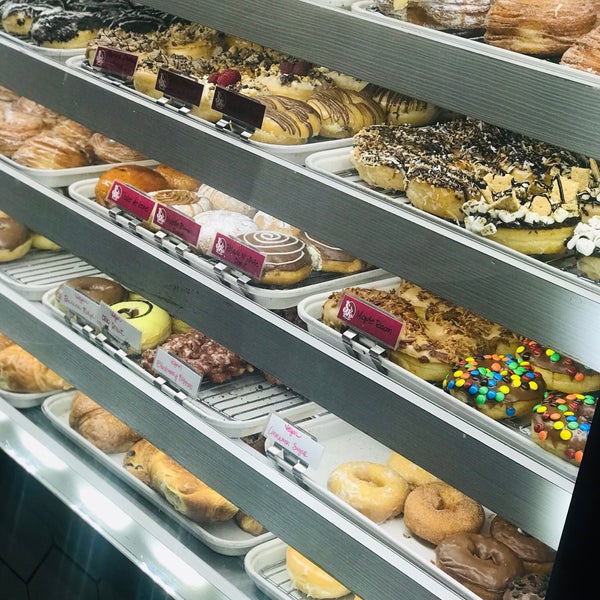 Foto tirada no(a) SK Donuts &amp; Croissants por mydarling em 9/23/2019