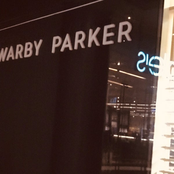 Foto tomada en Warby Parker  por mydarling el 3/21/2019