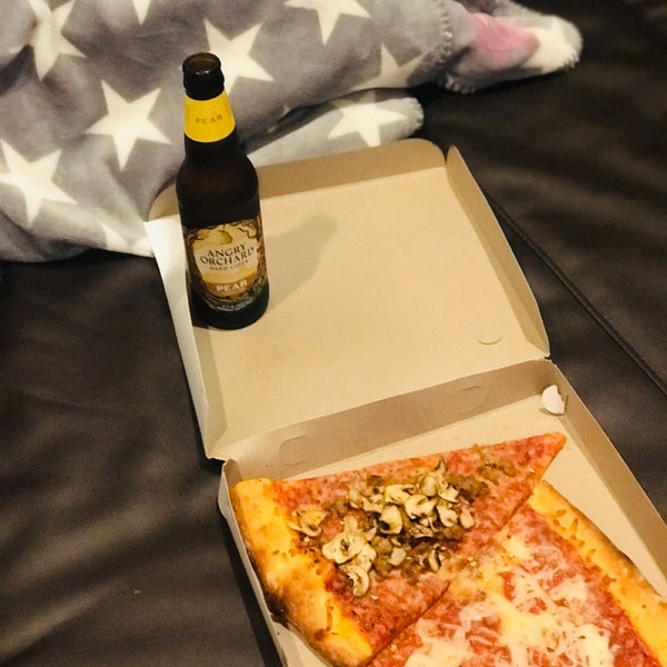Foto tomada en Milana&#39;s New York Pizzeria  por mydarling el 9/8/2019
