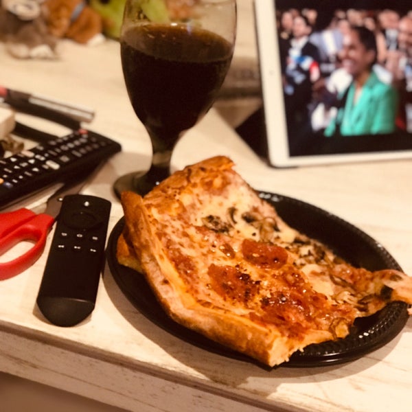 Foto tomada en Milana&#39;s New York Pizzeria  por mydarling el 2/11/2019