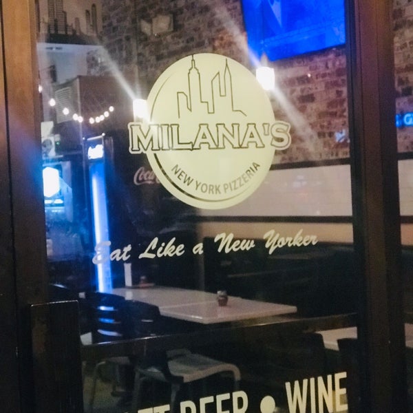 Das Foto wurde bei Milana&#39;s New York Pizzeria von mydarling am 12/17/2018 aufgenommen