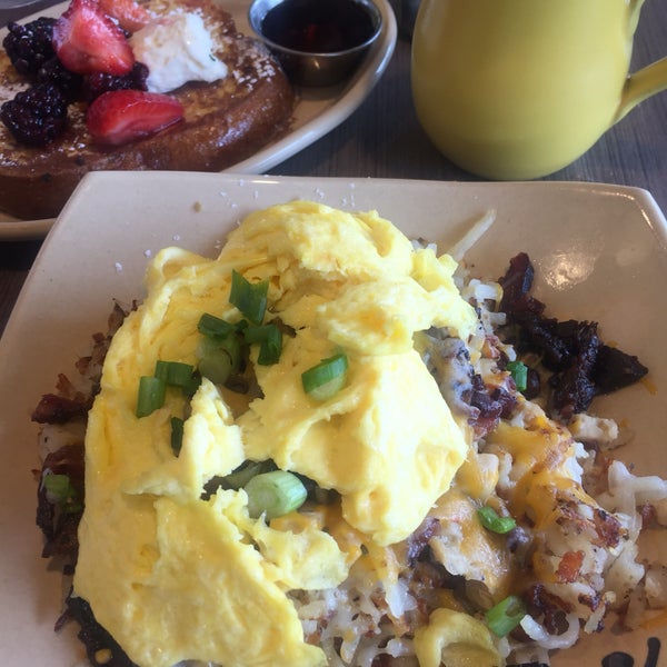 Photo taken at Snooze, an A.M. Eatery by Jaye D. on 6/26/2017