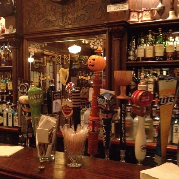 10/19/2013 tarihinde Sabrina M.ziyaretçi tarafından James Joyce Irish Pub'de çekilen fotoğraf