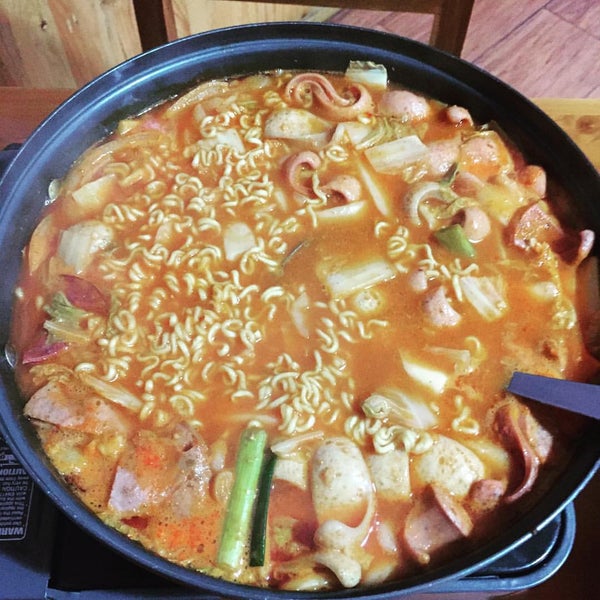 Das Foto wurde bei Jjang Korean Noodle &amp; Grill von Novita W. am 11/28/2015 aufgenommen