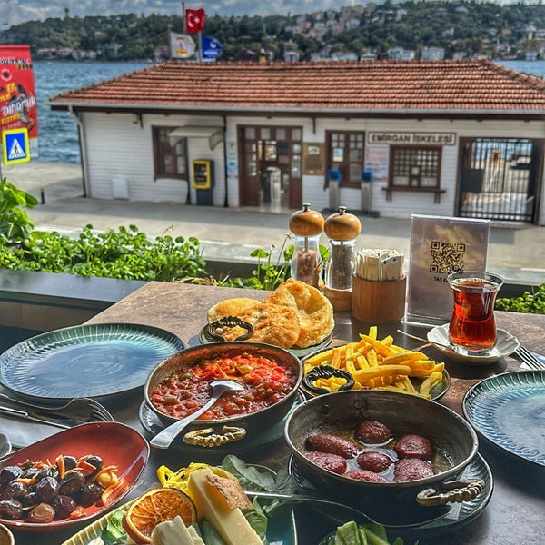 Foto diambil di Taş Kahve Cafe &amp; Restaurant oleh Şilan A. pada 9/18/2023