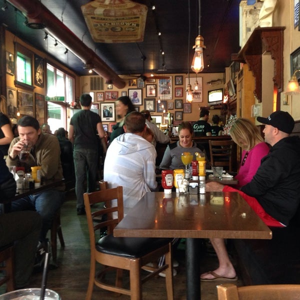 5/4/2014 tarihinde Goose R.ziyaretçi tarafından Easy Street Cafe'de çekilen fotoğraf