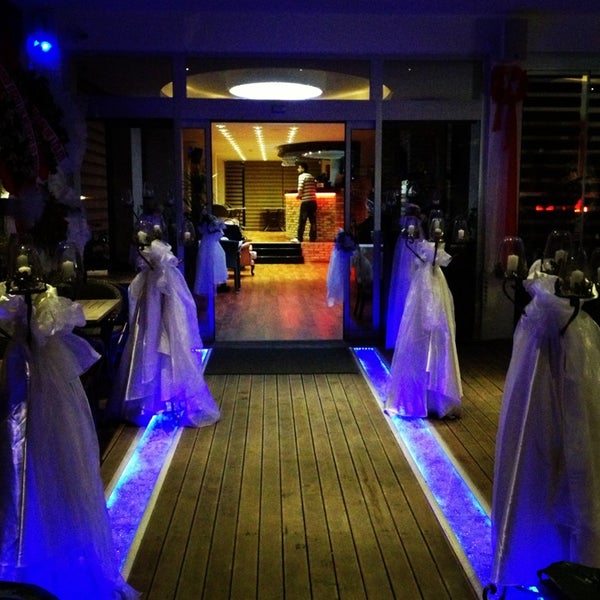 รูปภาพถ่ายที่ Shominne | Restaurant Lounge Bar โดย CEREN ASENA A. เมื่อ 12/24/2012